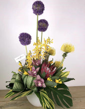 Load image into Gallery viewer, Designer&#39;s Choice Tropical Arrangement - Casaflor
