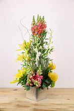 Load image into Gallery viewer, Designer&#39;s Choice Tropical Arrangement - Casaflor
